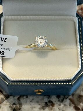 BlueEve Solitaire Ring with Classic Round Center Stone